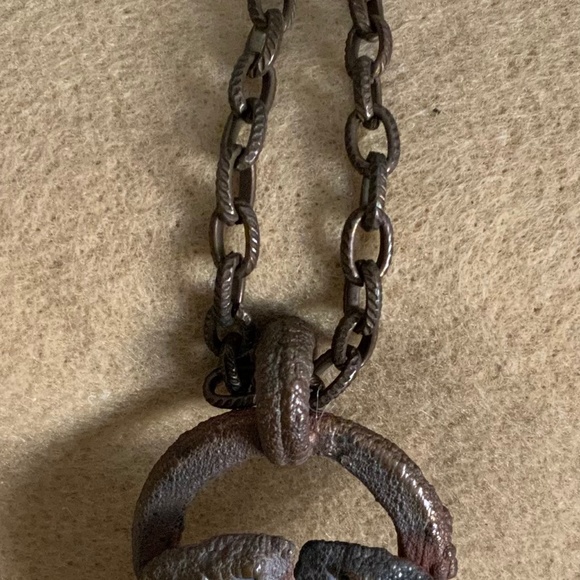 Pendant with Chain - Picture 4 of 6